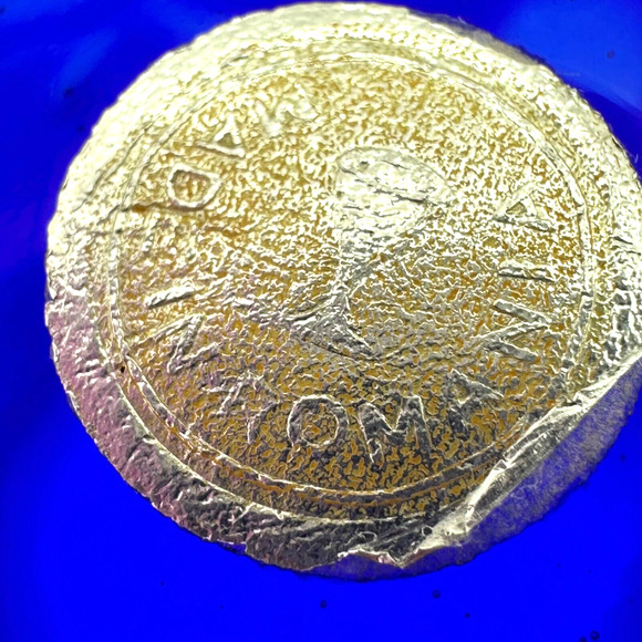 Vintage Cobalt Blue Etched Floral Art Glass Round Paper Weight Made in Romania - Picture 8 of 9